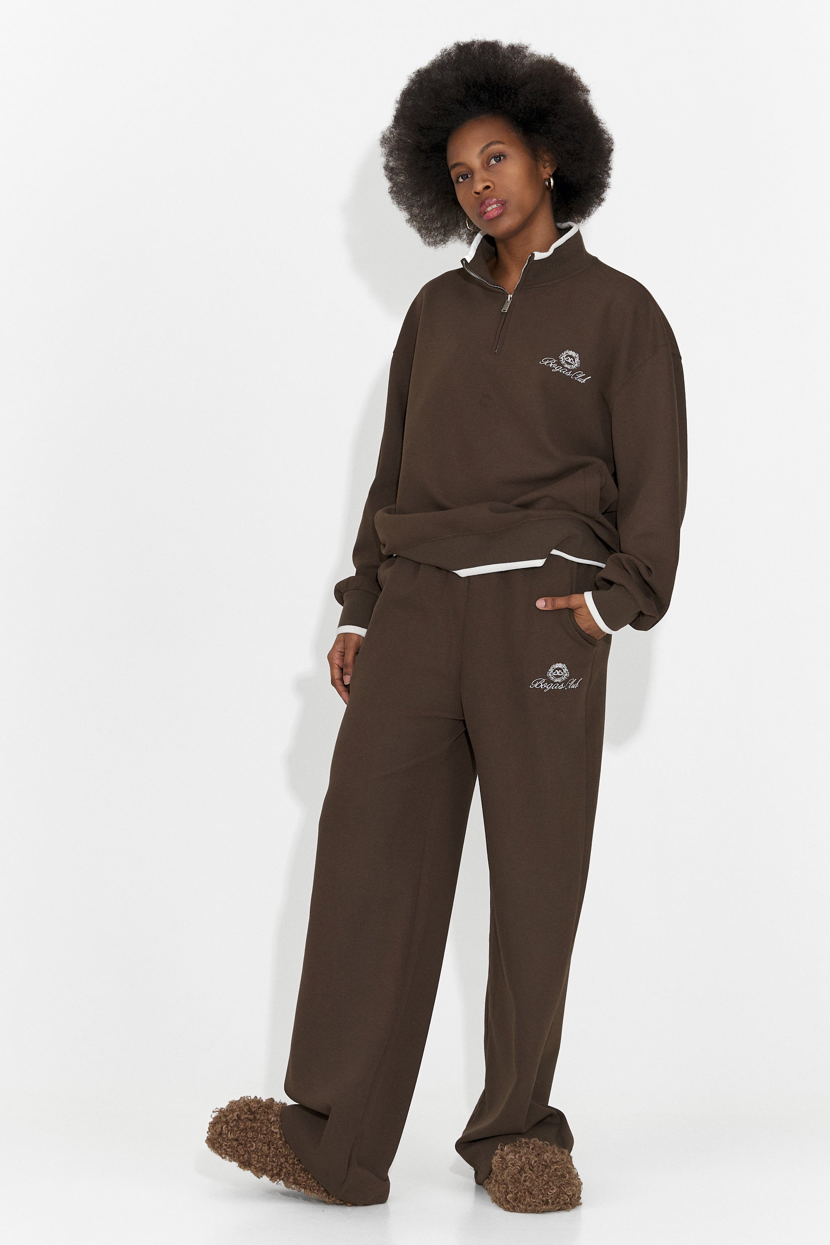 Вилма Богас Спортни облекла за жени в кафяво