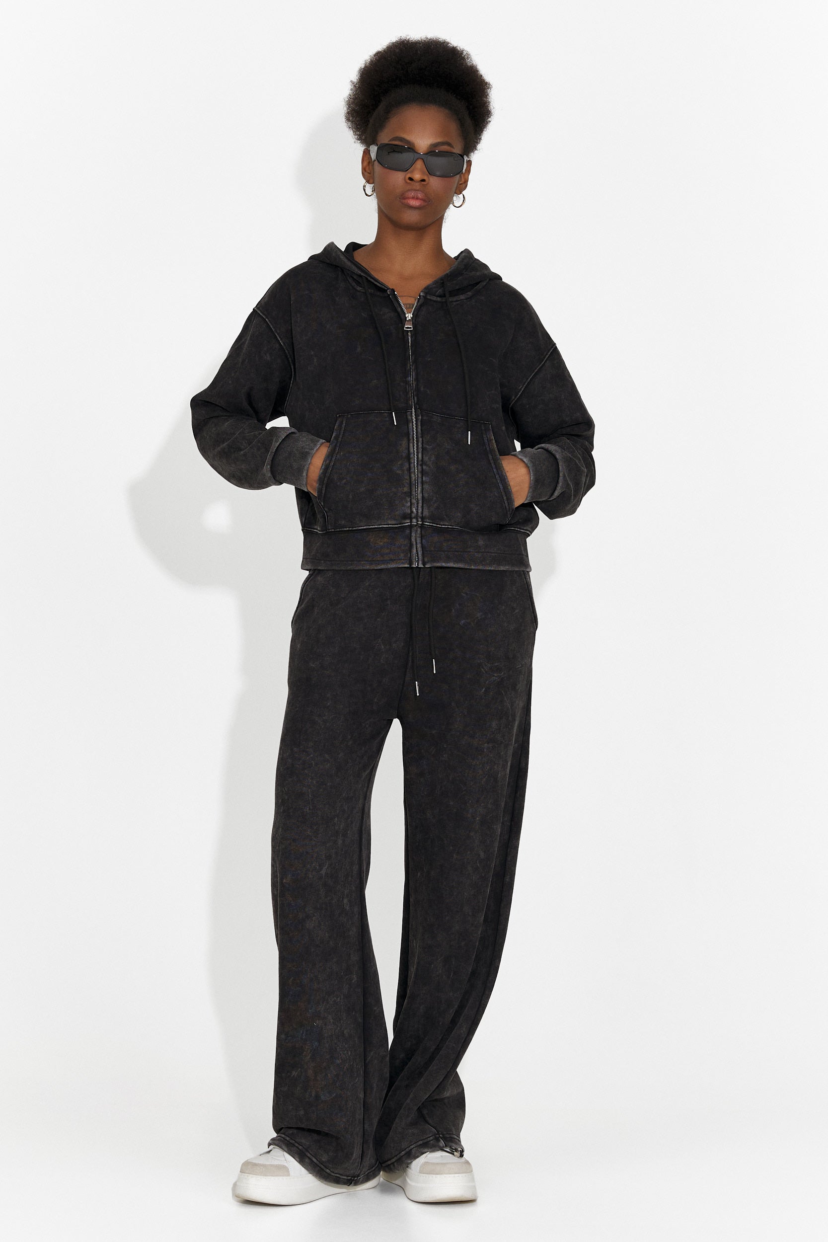 Спортен комплект за жени в черно от Jiustina Bogas