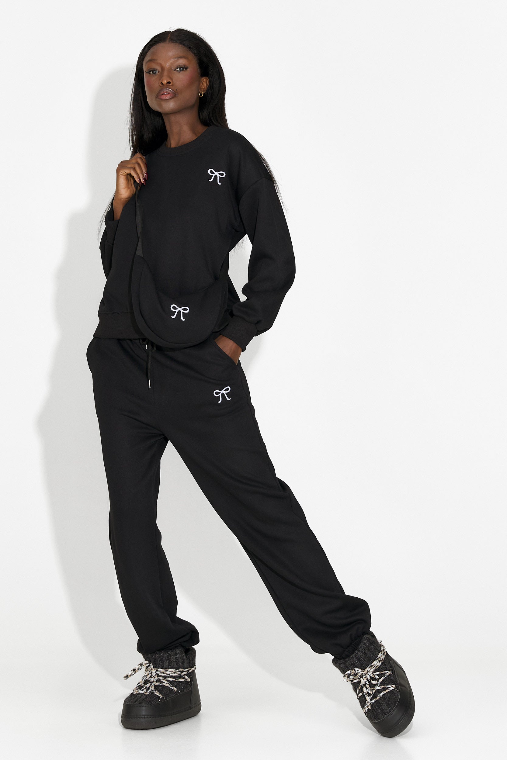 Дамско ежедневно облекло за тренировка в черно от Serelis Bogas