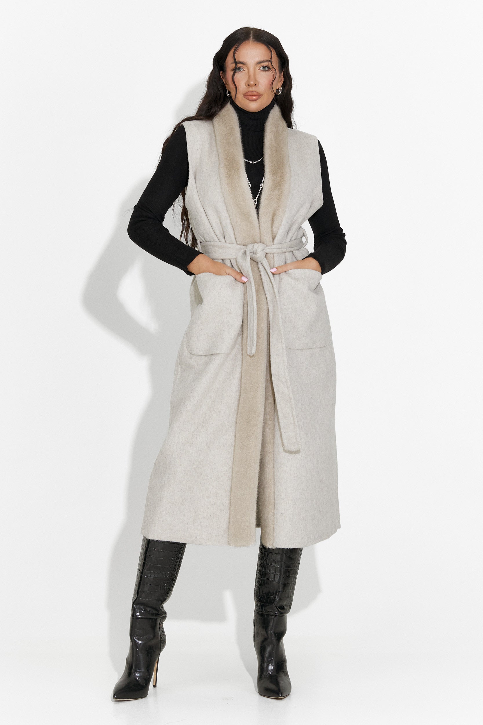 Елегантен дамски елек бежов Brania Bogas