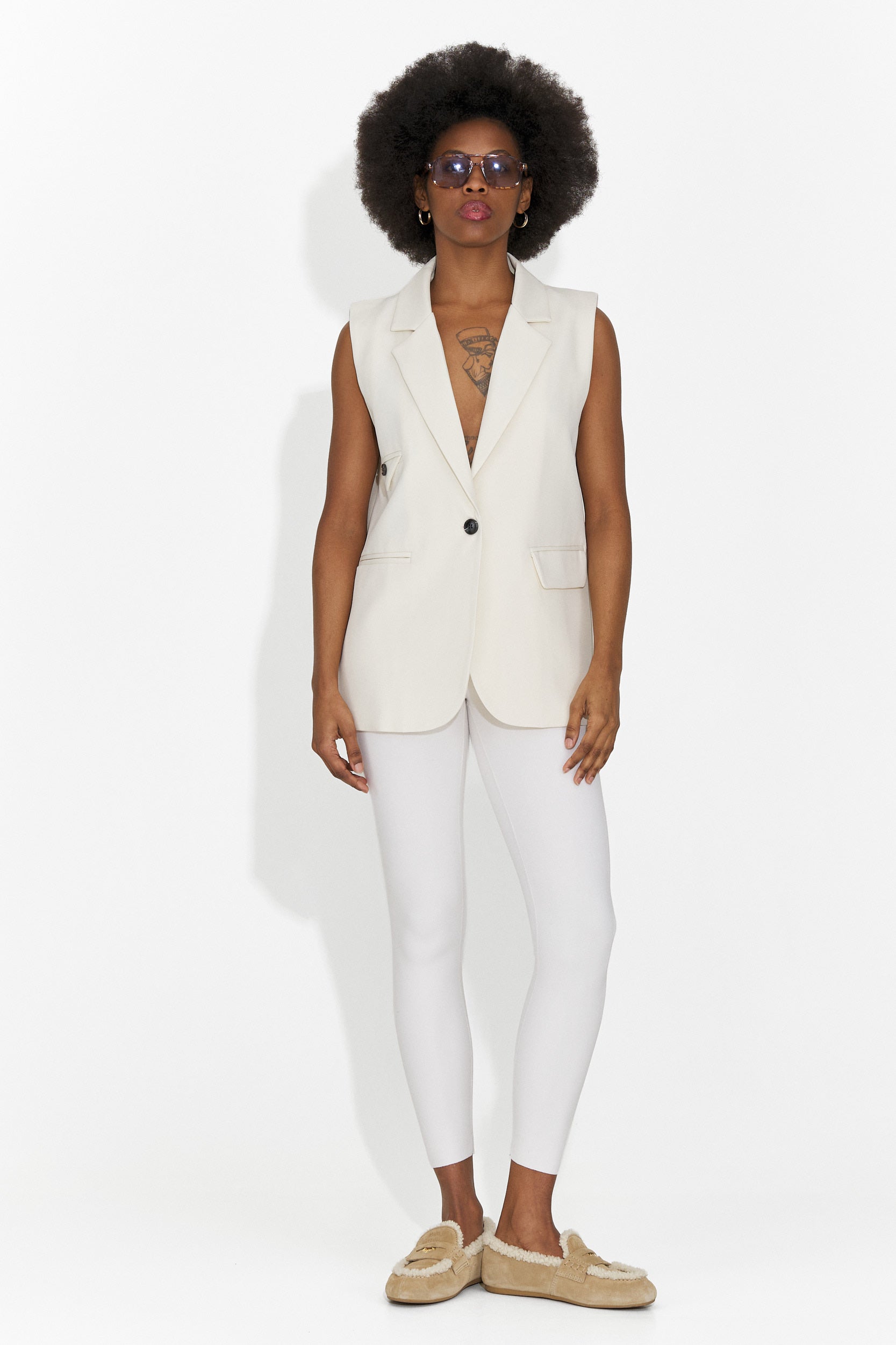 Елегантен дамски елек крем Ангила Богас