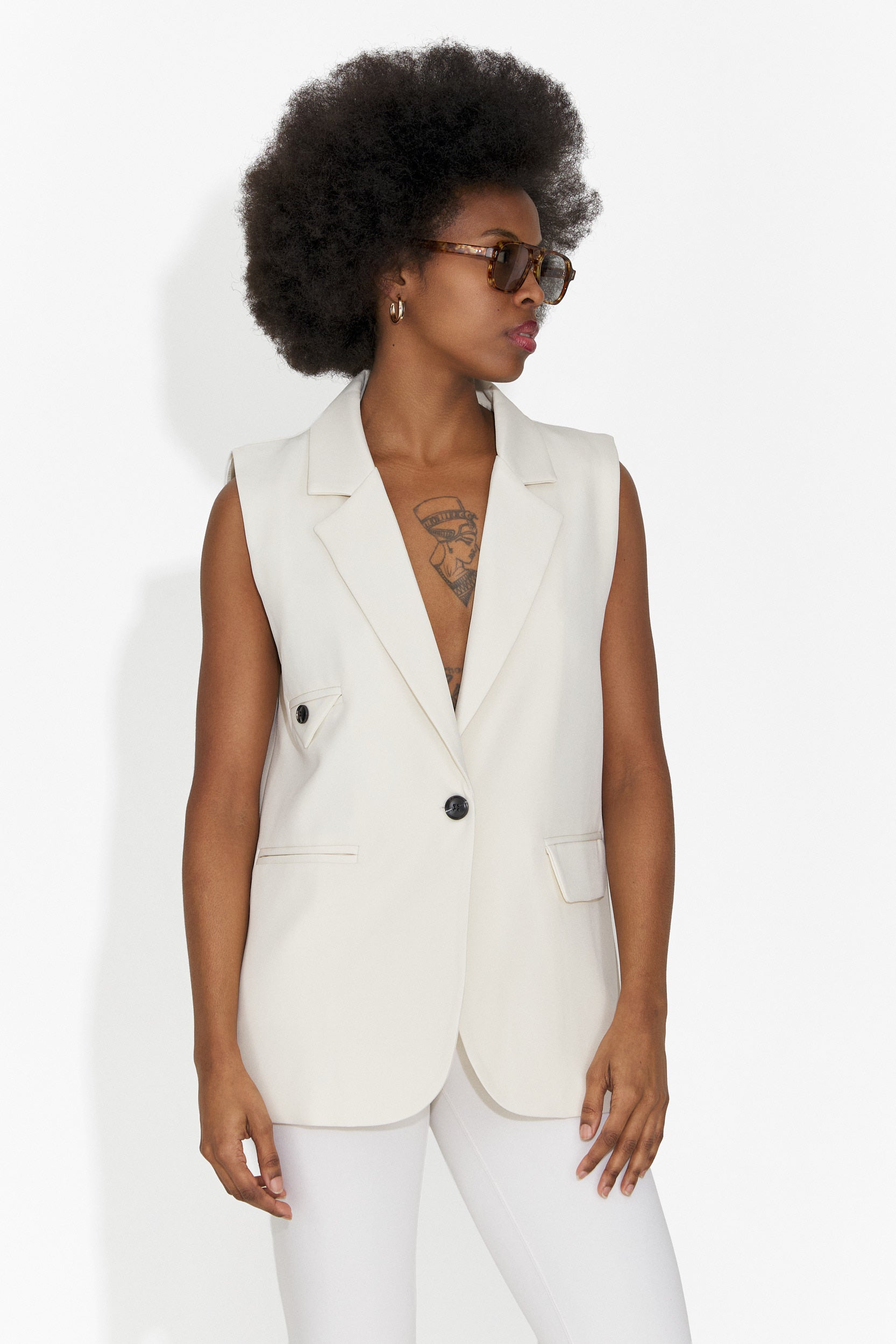 Елегантен дамски елек крем Ангила Богас