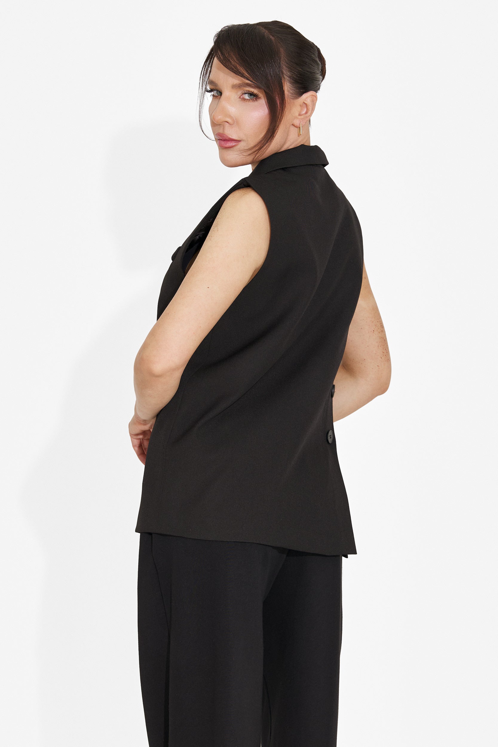 Елегантен дамски елек в черно от Ciela Bogas